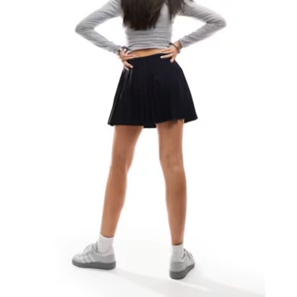 NWT Abercrombie & Fitch Abercrombie & Fitch pleated wrap skort - Navy size Small - Picture 6 of 6